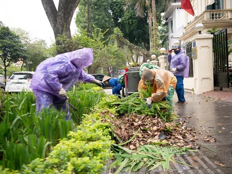 Muôn kiểu mưu sinh trong cái rét như "cắt da cắt thịt" ở Hà Nội