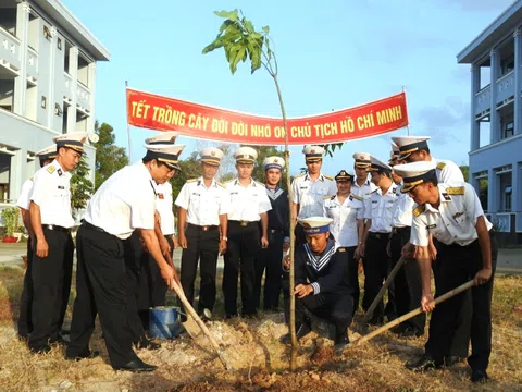 Lan tỏa phong trào trồng cây xanh ở Vùng 5 Hải quân