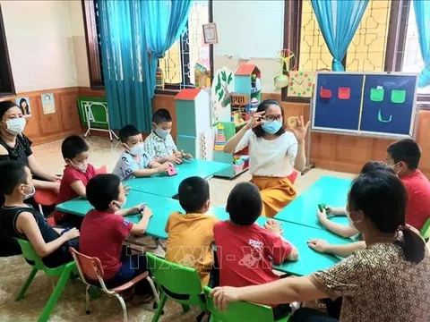 Ngày Thế giới nhận thức chứng tự kỷ (2/4): Đồng hành cùng trẻ để hòa nhập cộng đồng​