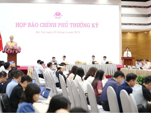 Tiếp tục miễn giảm thuế, phí; cải cách tiền lương bảo đảm công bằng, bình đẳng, hài hòa, ổn định, có lộ trình phù hợp