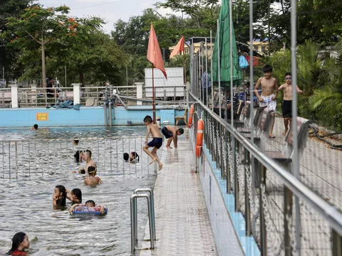 Thanh Oai, Hà Nội: Cải tạo ao làng ô nhiễm thành bể bơi miễn phí phục vụ cộng đồng