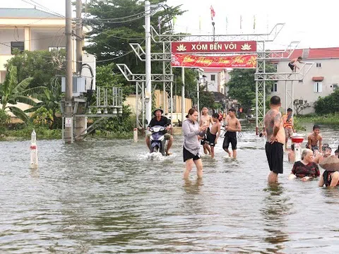 Những "hồ bơi" bất đắc dĩ ở ngoại thành Hà Nội