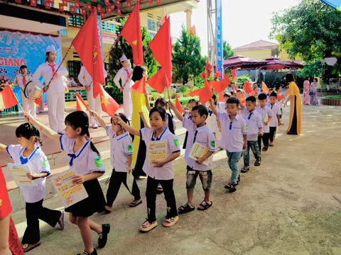 Thị xã Nghĩa Lộ - Tỉnh Yên Bái – Bước vào năm học mới – Sáng tạo vì tương lai trẻ thơ