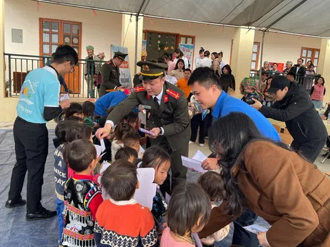 Đoàn Thanh niên Văn phòng Bộ Công an tổ chức Chương trình tình nguyện “Tôi yêu Tổ quốc tôi” tại tỉnh Sơn La