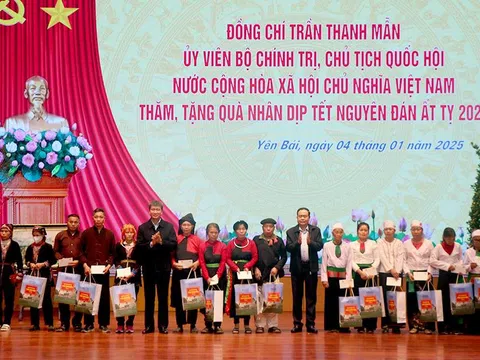 Chủ tịch Quốc hội Trần Thanh Mẫn thăm, kiểm tra công tác chăm lo Tết cho nhân dân tại tỉnh Yên Bái