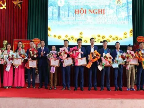 Công ty cổ phần Cao su Điện Biên: Tôn vinh điển hình tiên tiến, phát động thi đua lao động sản xuất năm 2025