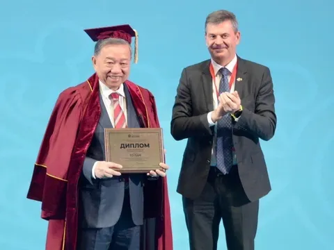 Tổng Bí thư Tô Lâm nhận danh hiệu “Giáo sư danh dự” của Học viện Tổng thống Liên bang Nga