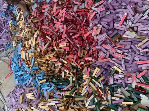 Thấy gì sau hàng loạt vụ phi tang hàng giả, hàng nhái?