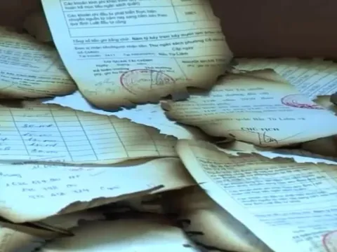 Hà Nội: Xác minh thông tin một phường đốt hết giấy tờ sát giờ sáp nhập