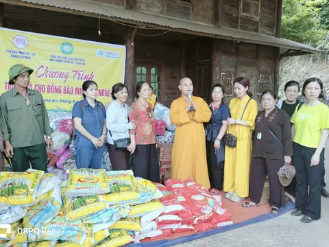 Chương trình ''Gieo hạt từ bi'' tặng quà bà con xã Nhôn Mai, Nghệ An