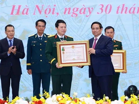 Ngân hàng MB đón nhận Huân chương Bảo vệ Tổ quốc hạng Nhất tại Hội nghị “80 năm Doanh nghiệp đồng hành cùng đất nước”