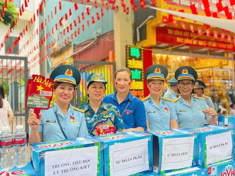 Sư đoàn PK361 Phối hợp tổ chức tiếp sức cho nhân dân đến cổ vũ tổng duyệt diễu binh, diễu hành