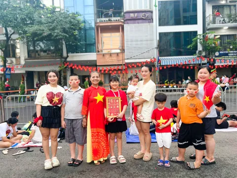 Không khí sôi động trước "giờ G": Hàng vạn người dân háo hức chờ xem diễu binh, diễu hành 2/9