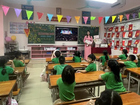 Hơn 945.000 học sinh Nghệ An nô nức bước vào năm học mới