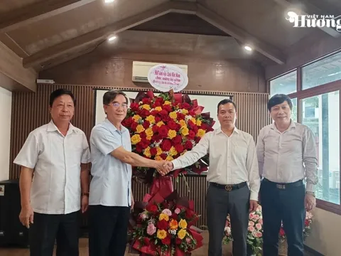 Tạp chí Việt Nam Hương sắc kiện toàn nhân sự lãnh đạo