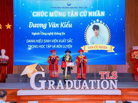 Hành trình từ sự nhút nhát đến danh hiệu sinh viên xuất sắc Công nghệ thông tin