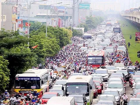 Hà Nội tiếp tục nghiên cứu thay đổi khung giờ học và làm để giảm áp lực giao thông