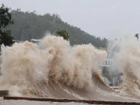 Bão số 13 Kalmaegi có thể đạt cấp siêu mạnh, hướng di chuyển về Trung Bộ