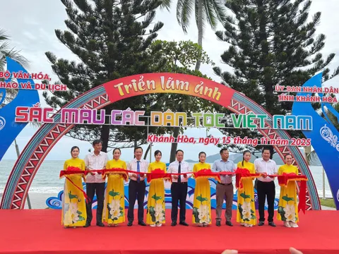 Lễ khai mạc Triển lãm ảnh “Sắc màu các dân tộc Việt Nam” tại Nha Trang: Tôn vinh giá trị văn hóa 54 dân tộc anh em