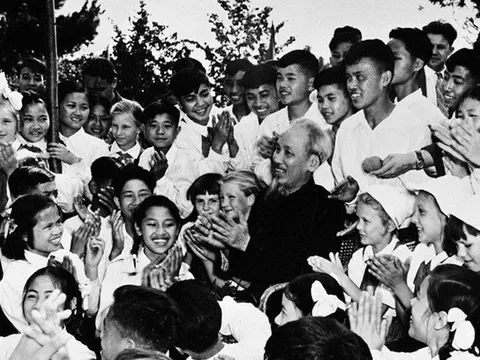 Chủ tịch Hồ Chí Minh người thầy vĩ đại của dân tộc Việt Nam
