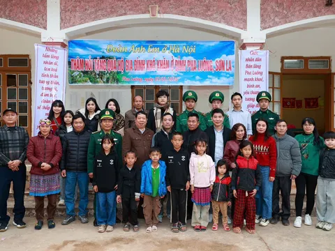 Tạp chí điện tử Nhân lực Nhân tài Việt thực hiện chương trình thiện nguyện tại Sơn La