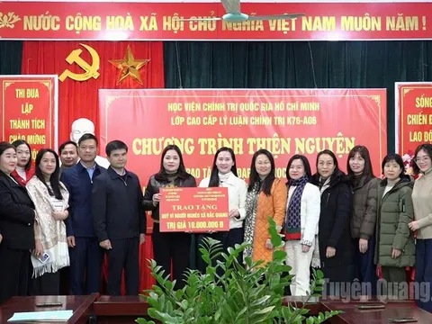 Lan toả yêu thương, tiếp sức cho học sinh đến trường cho học sinh khó khăn