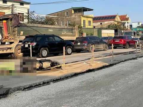 Hai bà cháu tử vong do xe máy va chạm xe ô tô đầu kéo