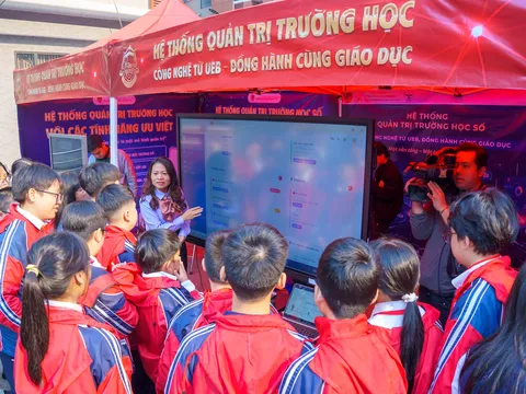 Trường Đại học Kinh tế phối hợp thí điểm Hệ thống quản trị trường học số tại THCS Cầu Giấy
