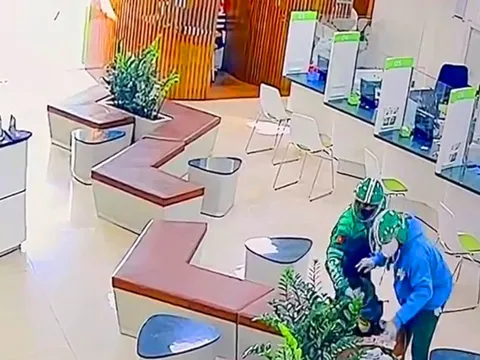 Vụ cướp ngân hàng táo tợn tại Gia Lai: Hai nghi phạm uy hiếp nhân viên, lấy hơn 1,8 tỷ đồng