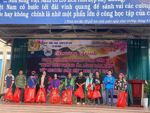 Thắm tình quân – dân nơi biên giới Sam Mứn