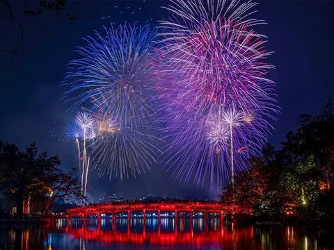 Đêm pháo hoa Giao thừa mở màn chuỗi hoạt động đón Tết Bính Ngọ tại Hà Nội