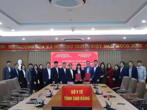 Hà Nội và Cao Bằng ký kết hợp tác hỗ trợ chuyên môn về y học cổ truyền