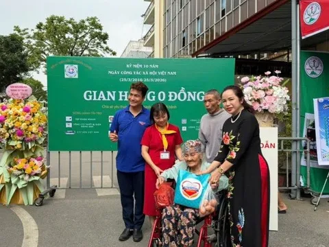 Bệnh viện Bắc Thăng Long: Tấp nập gian hàng 0 đồng tặng hàng trăm bệnh nhân