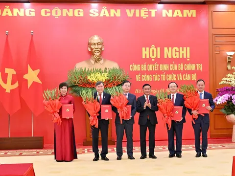 Bộ Chính trị công bố quyết định về công tác tổ chức và cán bộ đối với 5 cơ quan