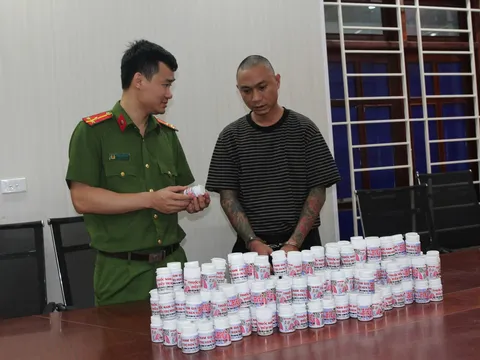 Kẻ buôn bán thuốc chữa bệnh giả bị khởi tố