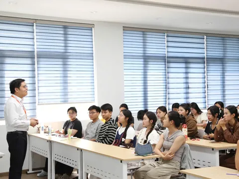 Hàng trăm học sinh Đà Nẵng trải nghiệm thực tế, định hướng ngành học tương lai