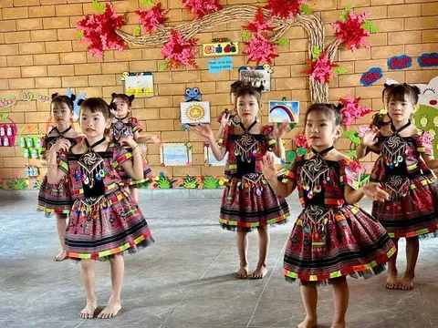 Người nghèo hiến đất dựng trường nơi đỉnh núi Huổi Máu