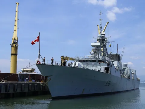Tàu Hải quân Hoàng gia Canada cập cảng Tiên Sa, thăm hữu nghị thành phố Đà Nẵng