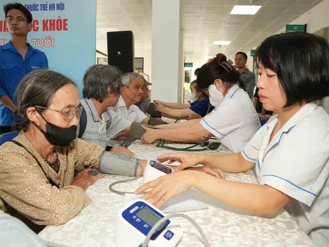 Đề xuất mở rộng quyền lợi bảo hiểm y tế cho người trên 75 tuổi