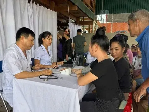 Gần 1.000 y, bác sĩ về cơ sở khám sức khỏe miễn phí cho người dân Điện Biên