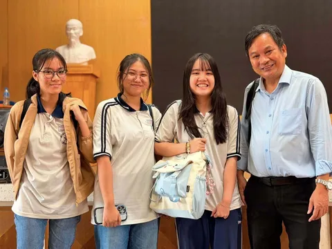 Dấu mốc ấn tượng của nữ sinh giành hai điểm 10 môn toán tại Trường Phổ thông Năng khiếu