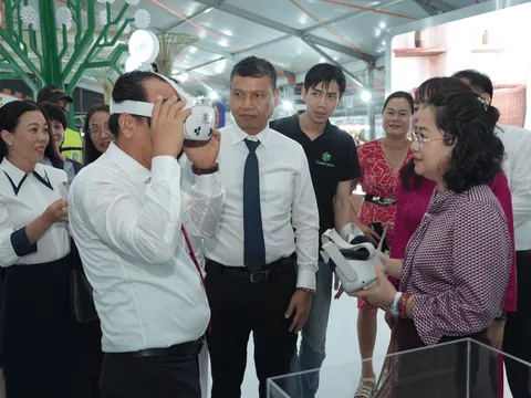 300 gian hàng cả nước hội tụ tại Đà Nẵng trong đêm khai mạc Hội chợ "Khơi nguồn đổi mới, thúc đẩy thương hiệu Việt