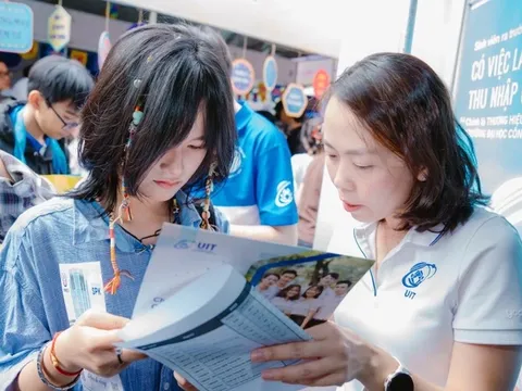 Chuyên gia dự báo điểm chuẩn đại học 2026, áp lực sẽ dồn vào khối B và D01