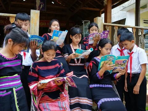 Đề xuất loạt chính sách hỗ trợ đặc biệt cho học sinh dân tộc thiểu số rất ít người