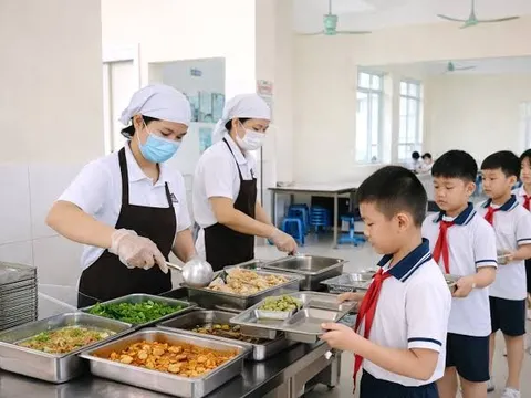 Hà Nội yêu cầu trường học mở đường dây nóng, tăng kiểm soát nguy cơ mất an toàn