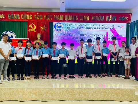 Thành phố Huế: Hướng dẫn viên du lịch chung tay giúp học sinh nghèo Phong An