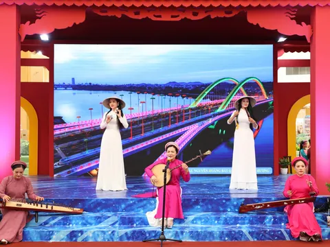 Huế tỏa sáng tại Thủ đô: Triển lãm “Di sản, bản sắc và tầm nhìn phát triển xanh”