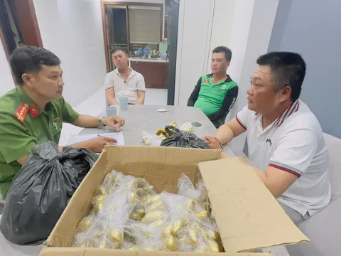 Bà chủ bãi cát bị lừa mất nhẫn vàng trị giá 5000 USD vì 'cổ vật' dỏm