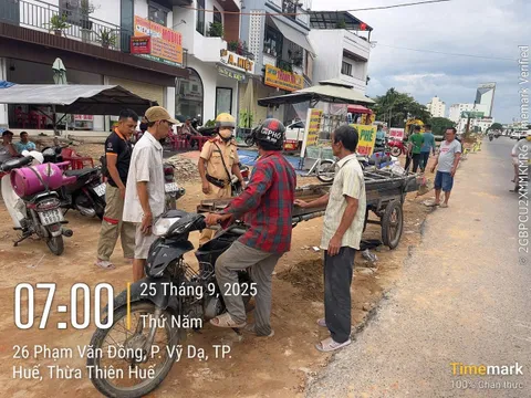 Huế quyết dẹp xe ba gác, xe lôi tự chế chở hàng gây mất an toàn giao thông