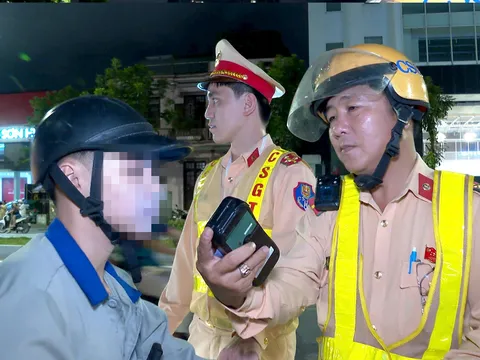 Huế: Ra quân mở đợt cao điểm kiểm tra, xử lý vi phạm nồng độ cồn